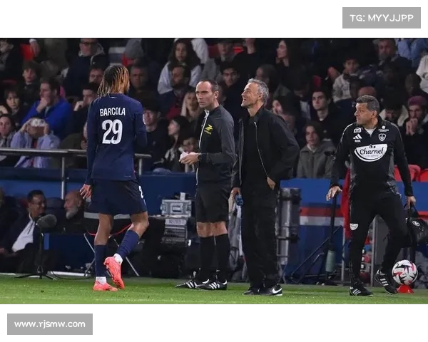 法甲揭幕战精彩纷呈 巴黎圣日耳曼与里昂争夺首战荣耀