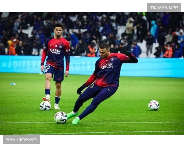 法甲焦点战：巴黎圣日耳曼与马赛激烈对决 谁能笑到最后