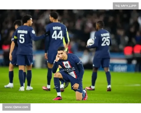 法甲五后卫战术解析与球队适应性探讨如何有效提升防守体系